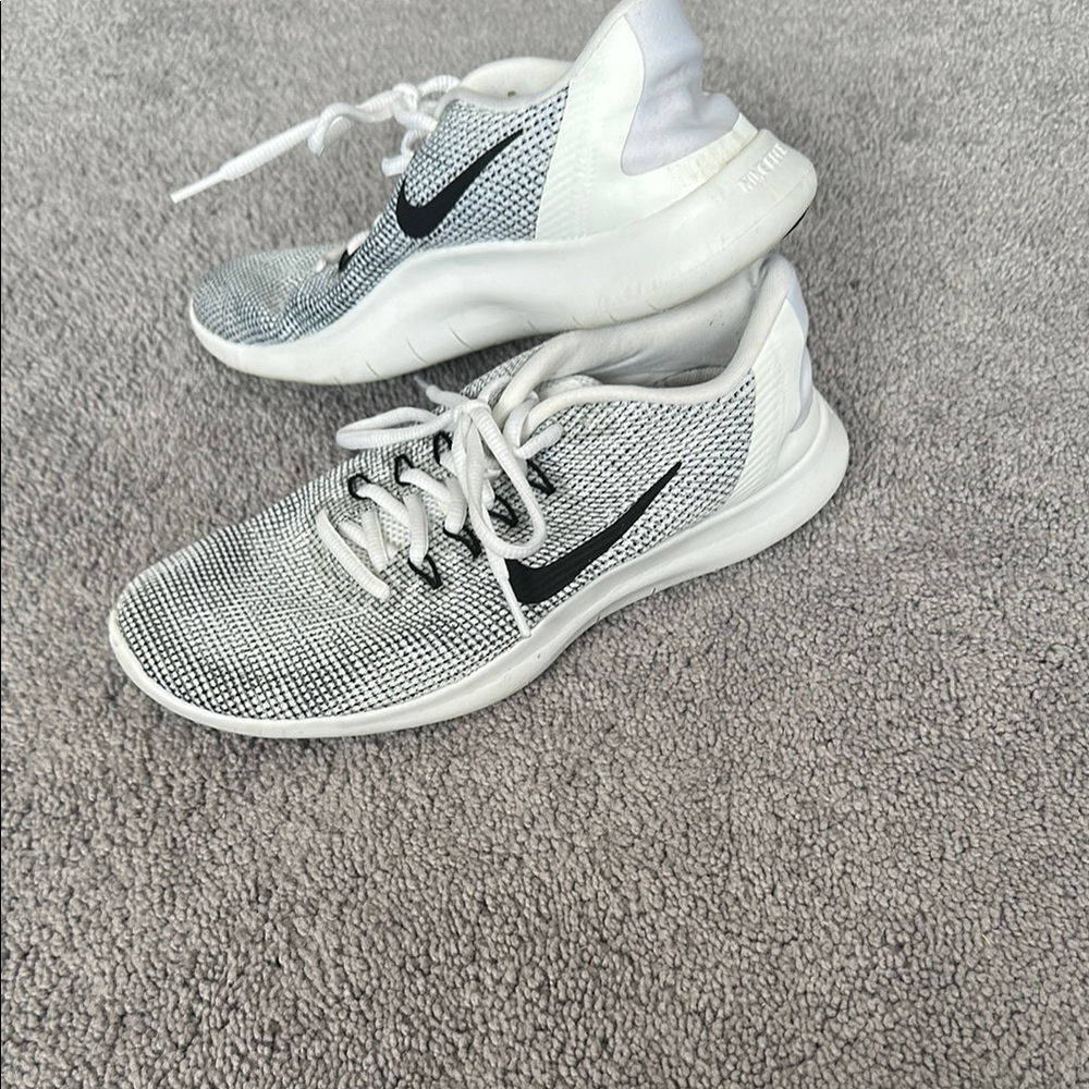 Nike Women's Athletic Shoes - Black and White
